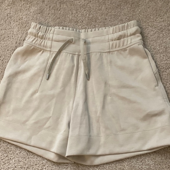 Lululemon Soft Ambitions High Rise Short 4" - Picture 4 of 5